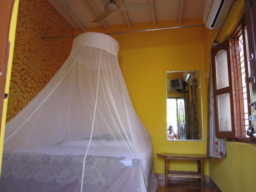 Archana Guest House River View Hampi Bilik gambar