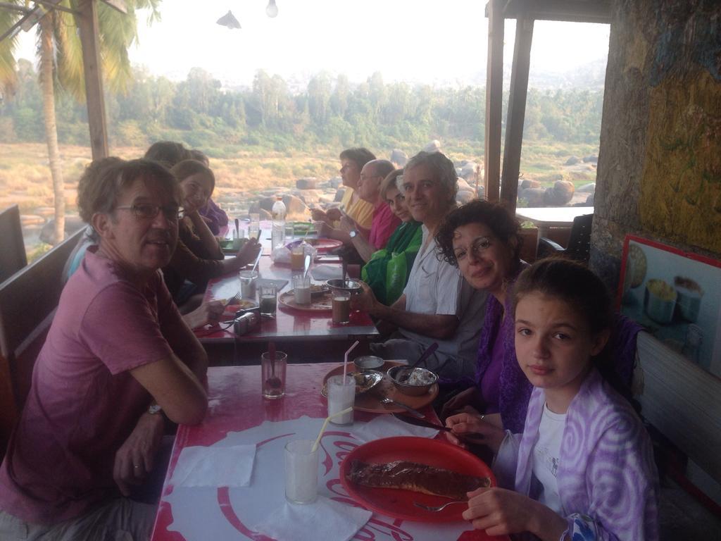 Archana Guest House River View Hampi Luaran gambar